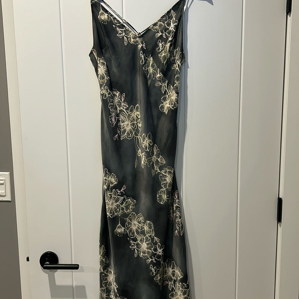 Maxi ankle length dress with slit - Picture 3 of 8